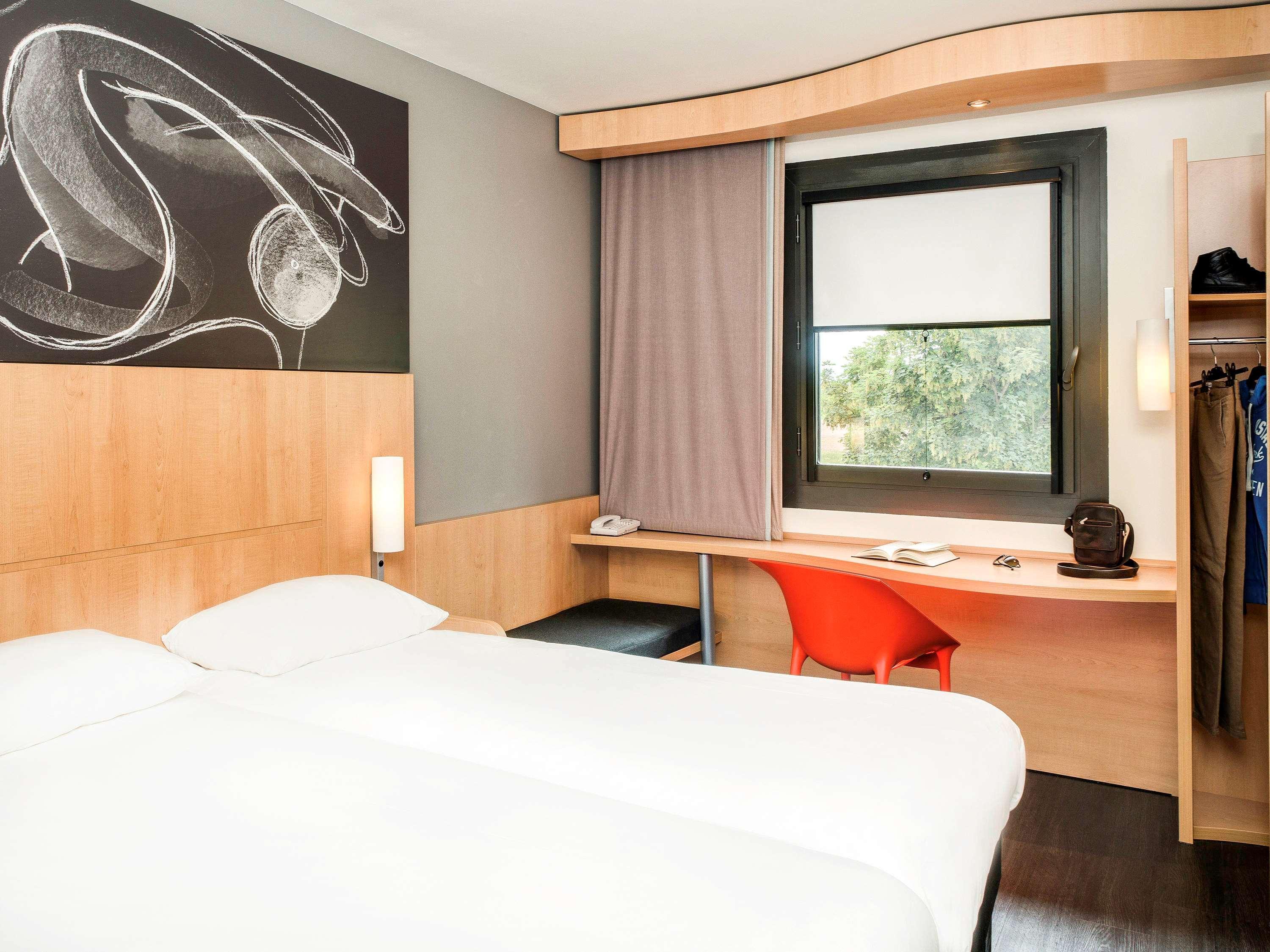 Ibis Montceau Les Mines Hotel Eksteriør billede