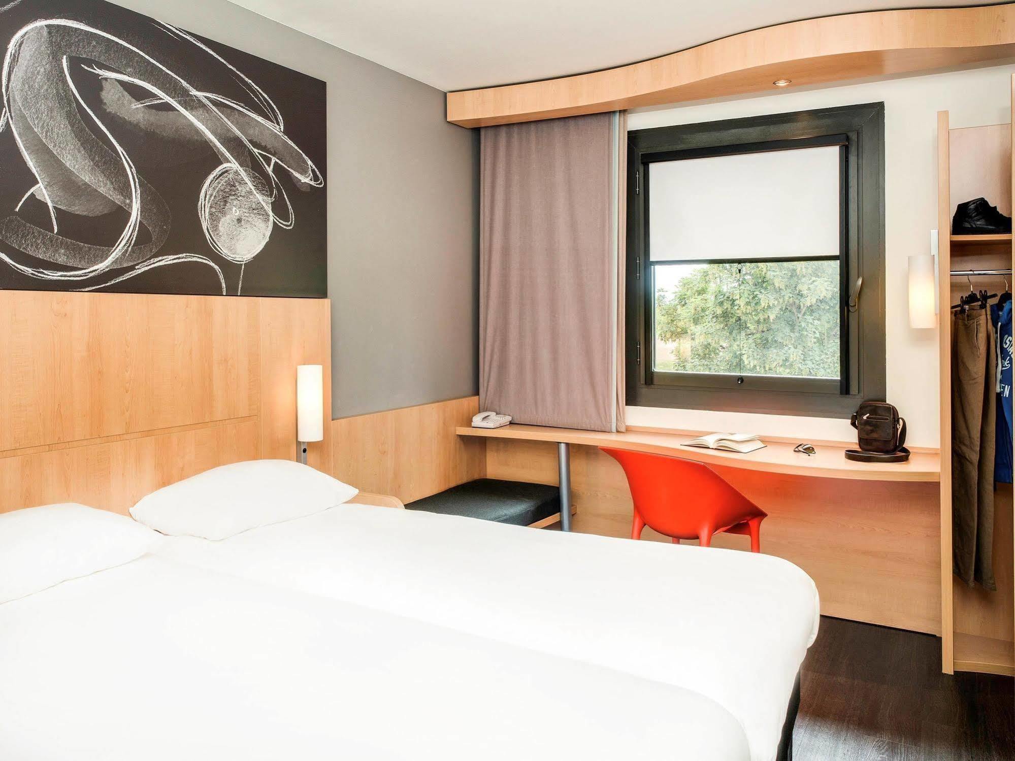 Ibis Montceau Les Mines Hotel Eksteriør billede