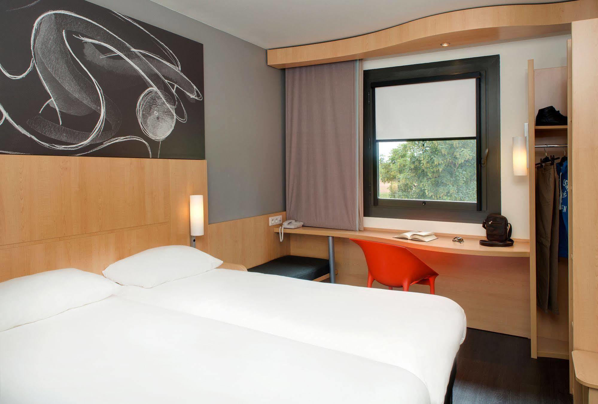 Ibis Montceau Les Mines Hotel Eksteriør billede